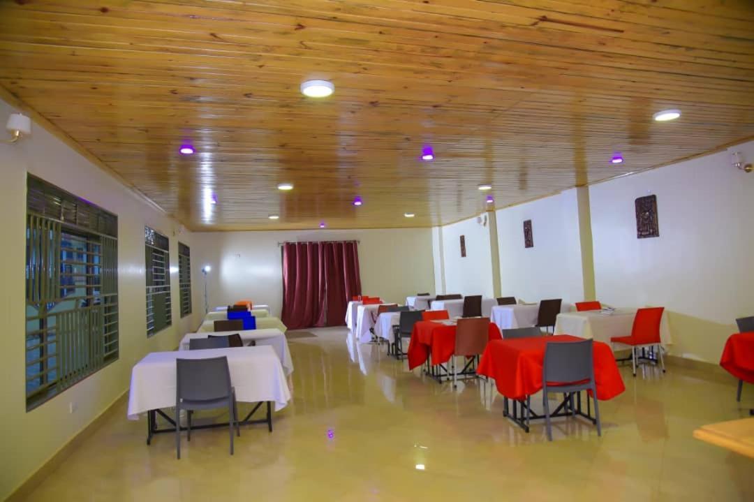 Golden View Hotel Ibanda Kültér fotó