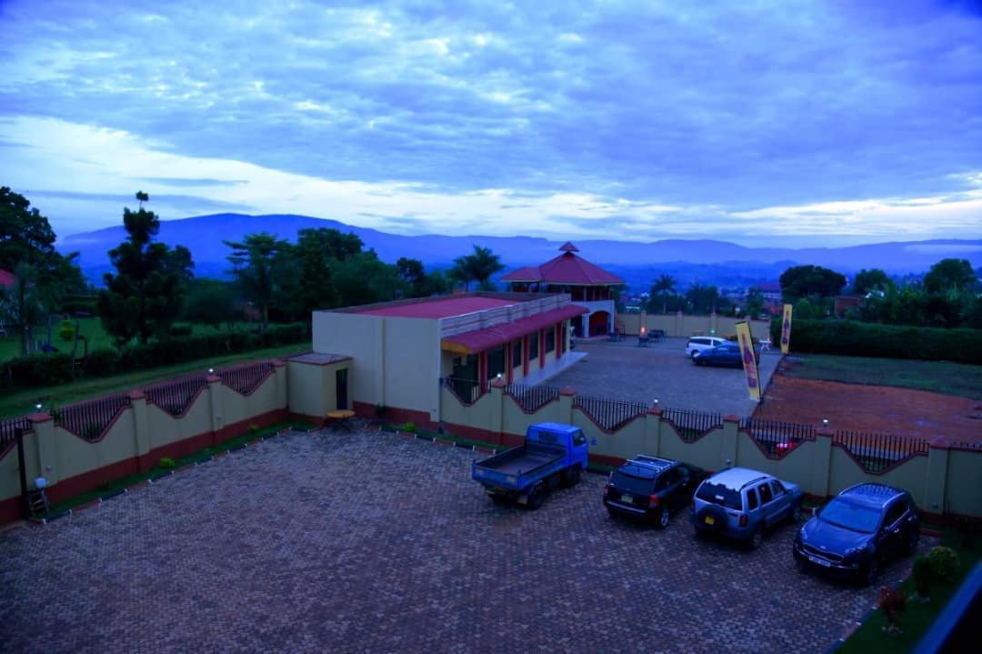 Golden View Hotel Ibanda Kültér fotó