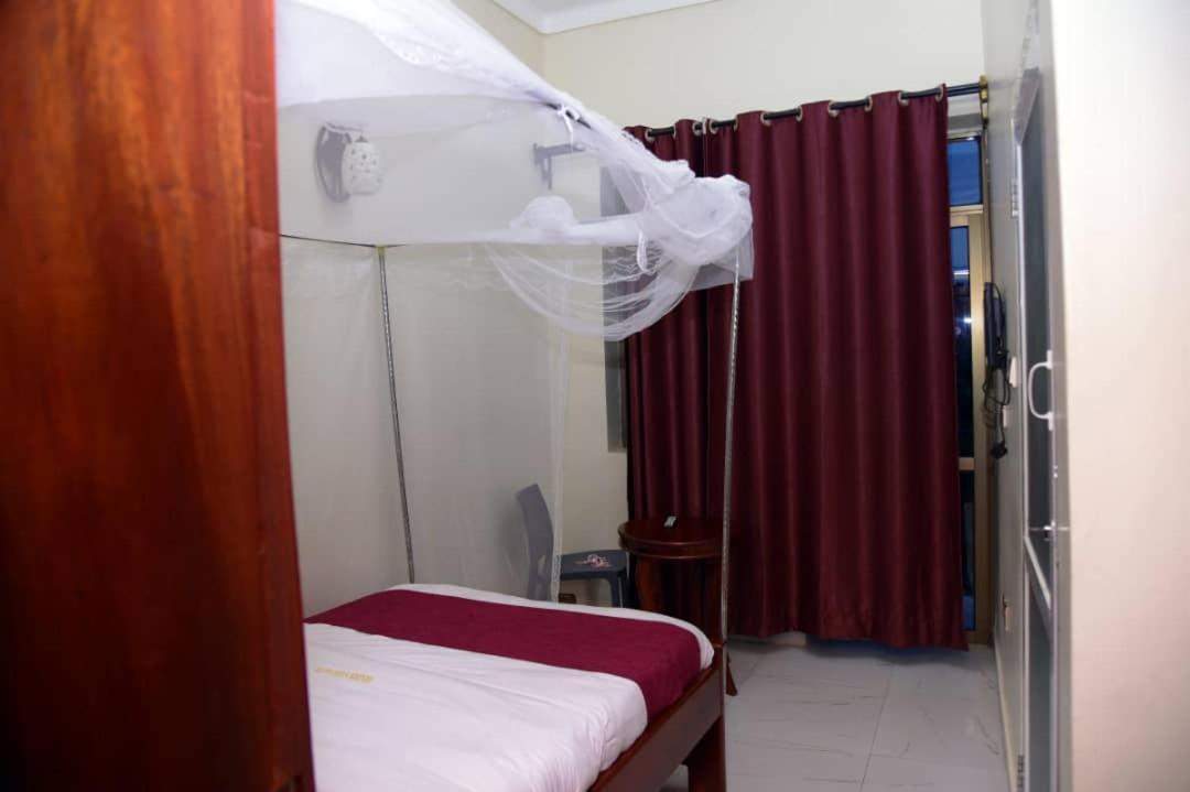 Golden View Hotel Ibanda Kültér fotó