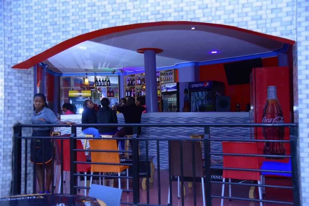 Golden View Hotel Ibanda Kültér fotó