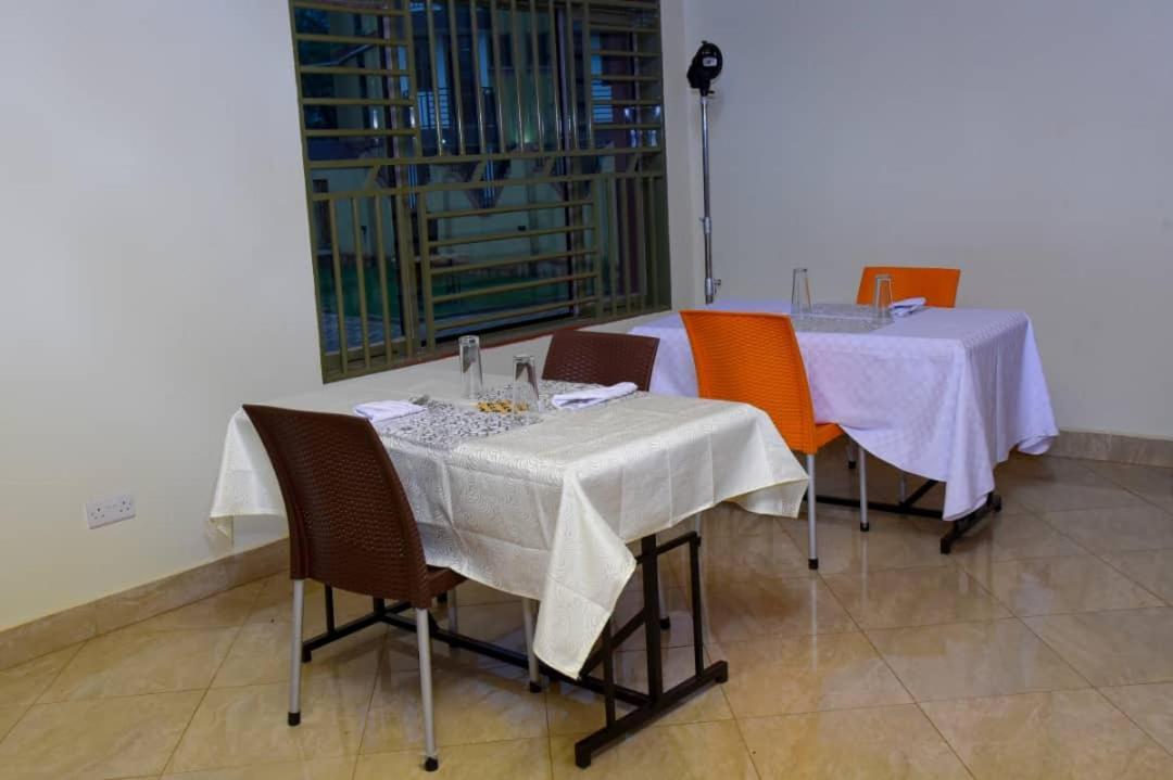 Golden View Hotel Ibanda Kültér fotó