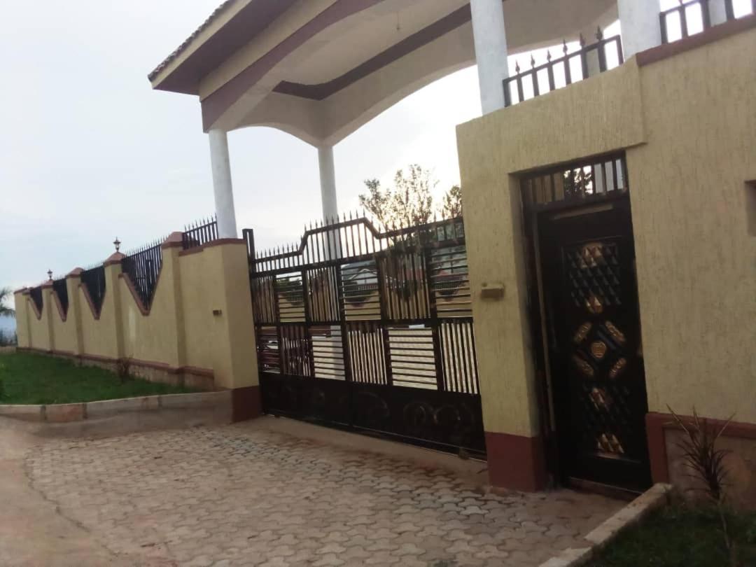 Golden View Hotel Ibanda Kültér fotó